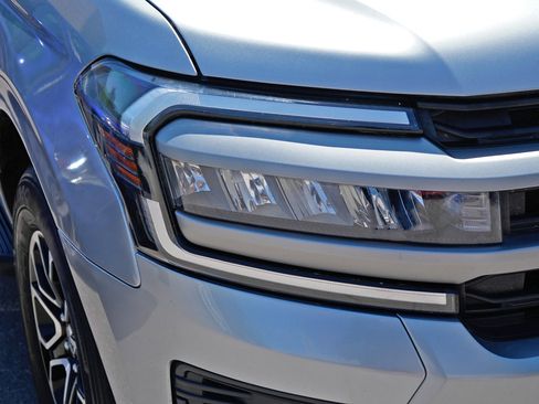 Used 2024 Ford Expedition XLT AWD/4WD image 2