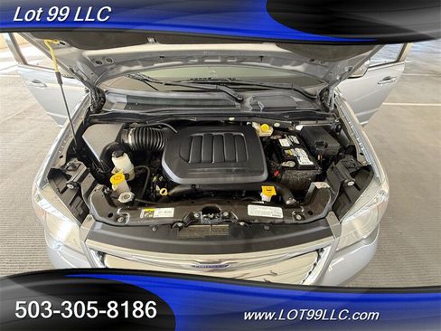 Used 2013 Chrysler Town & Country Limited w/ Luxury Group FWD image 23