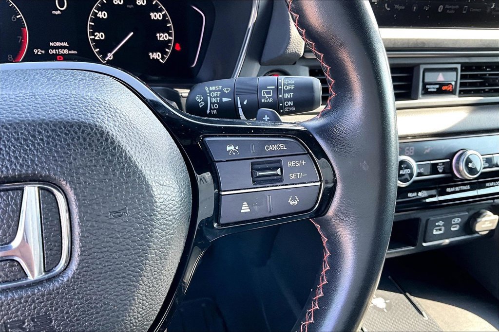Used 2025 Honda Pilot TrailSport image 18