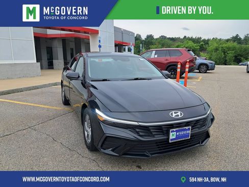 Used 2024 Hyundai Elantra SE FWD image 11