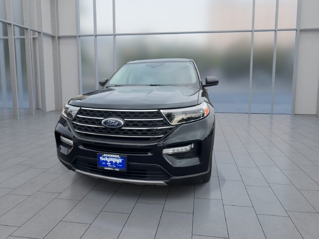 Used 2023 Ford Explorer XLT w/ Equipment Group 202A AWD/4WD image 3