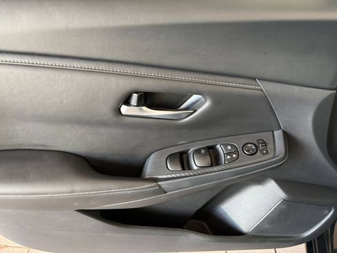 Used 2025 Nissan Sentra SV FWD image 18