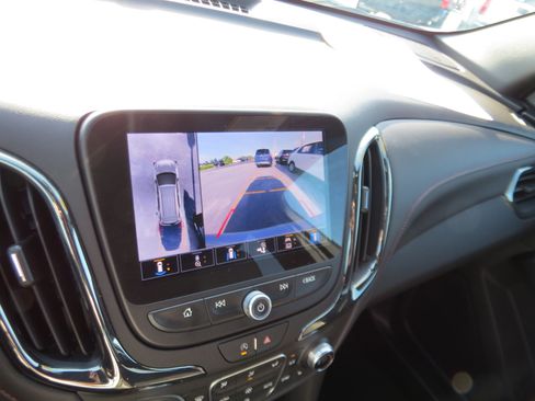 Used 2024 Chevrolet Equinox RS FWD image 22