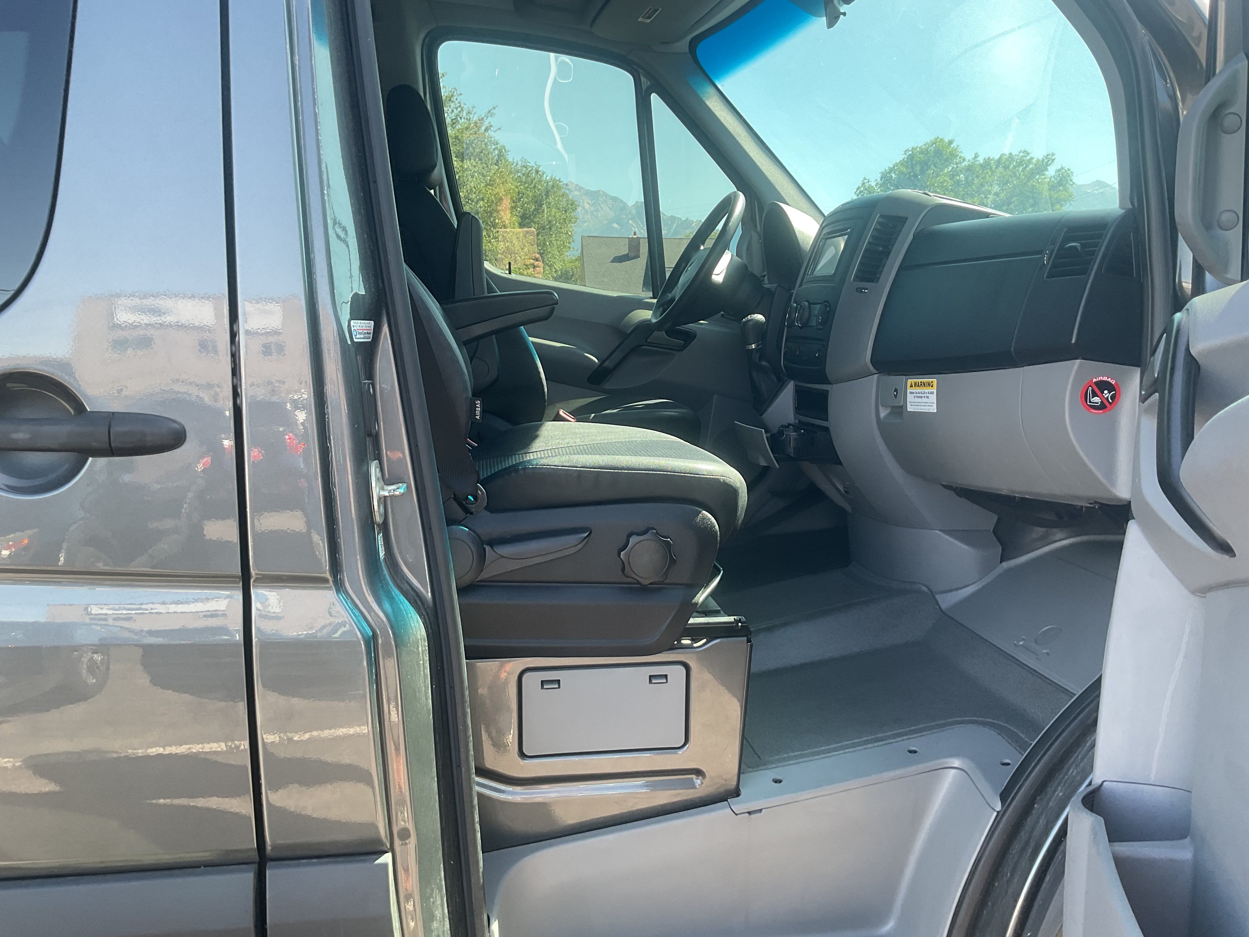 Used 2017 Mercedes-Benz Sprinter 2500 image 12