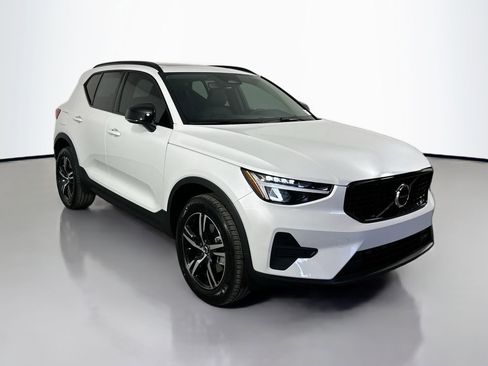 New 2026 Volvo XC40 B4 Core image 3