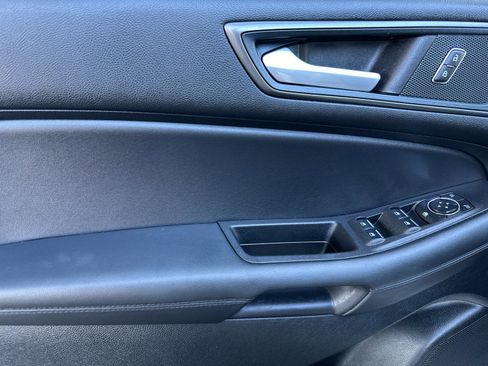 Certified 2024 Ford Edge SE w/ Black Appearance Package image 11