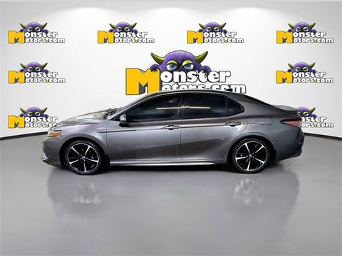Used 2018 Toyota Camry XSE image 7