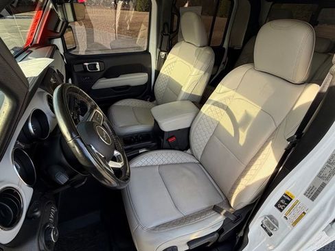 Used 2021 Jeep Gladiator Overland image 11