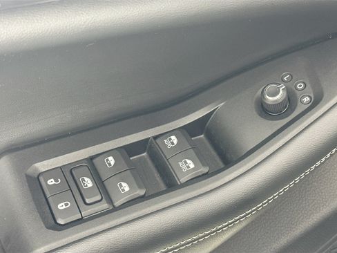Used 2023 Jeep Grand Cherokee Altitude AWD/4WD image 17