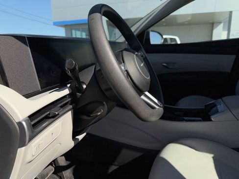 Used 2025 Hyundai Tucson SE image 29