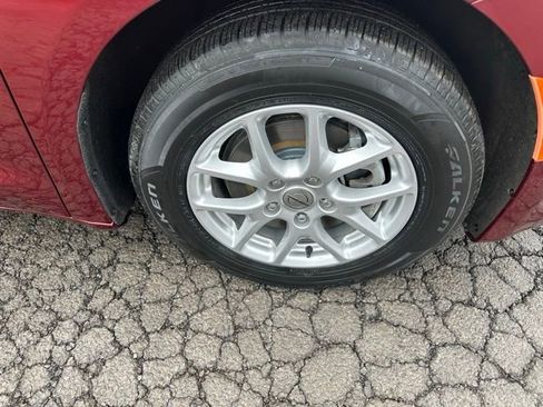 Used 2022 Chrysler Voyager LX image 12