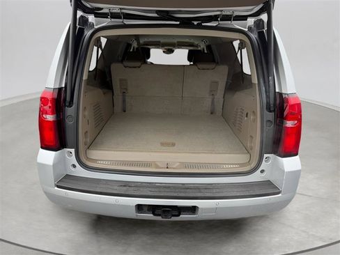 Used 2018 Chevrolet Suburban LT RWD image 40