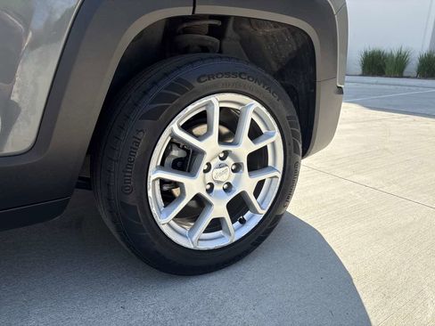 Used 2021 Jeep Renegade Latitude w/ Sun & Sound Group image 9