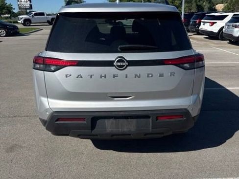 Used 2025 Nissan Pathfinder SV FWD image 4