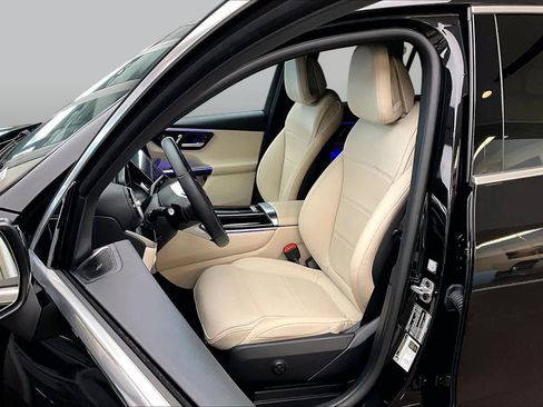 Used 2025 Mercedes-Benz GLC 300 image 8
