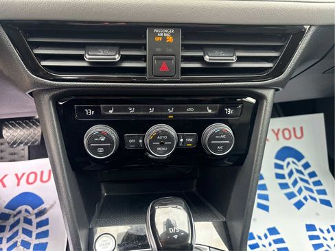 Used 2022 Volkswagen Taos SEL image 29