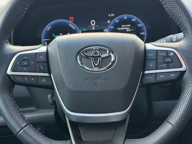 Used 2025 Toyota Sienna Limited FWD image 11