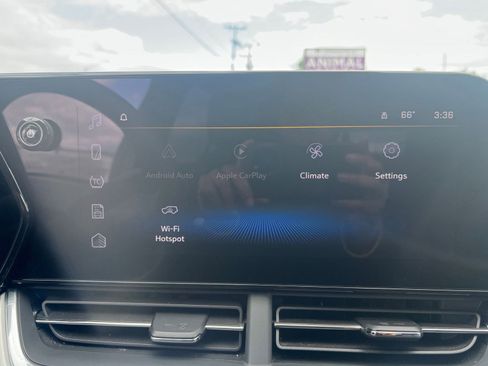 Used 2025 Chevrolet Trax LT FWD image 20