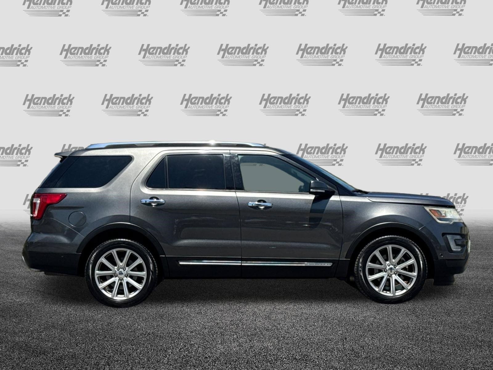 Used 2017 Ford Explorer Limited w/ Equipment Group 301A AWD/4WD image 3