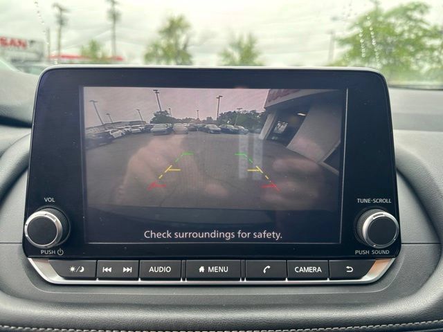 Used 2024 Nissan Rogue S AWD/4WD image 16