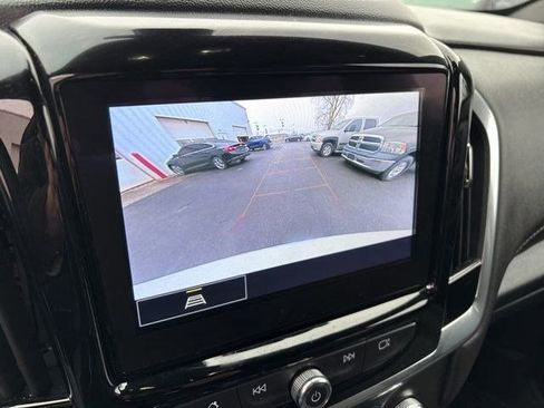 Used 2023 Chevrolet Traverse LT image 23