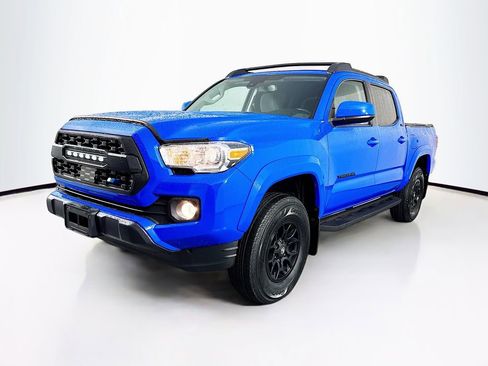 Used 2021 Toyota Tacoma SR5 w/ Blackout Package (TMS) image 3