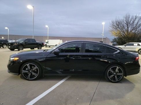 Used 2025 Honda Accord Sport image 8