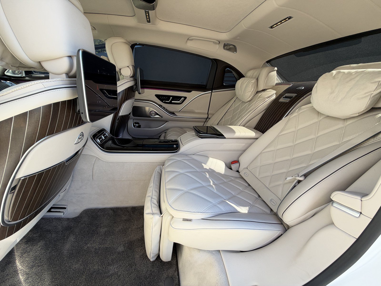 Used 2023 Mercedes-Benz Maybach S 580 4MATIC image 36
