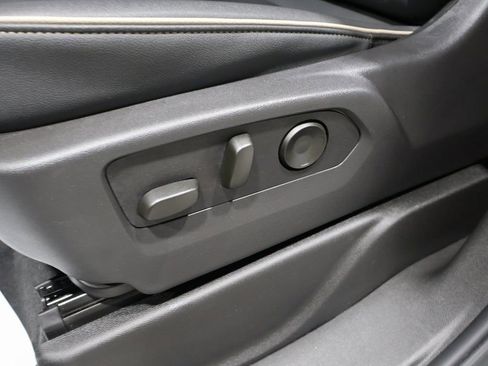 Used 2025 Chevrolet Suburban Premier image 12