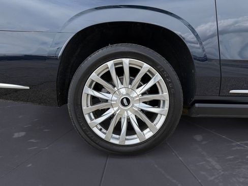 Used 2021 Cadillac Escalade ESV Premium Luxury w/ Driver Assist Tech Package AWD/4WD image 25