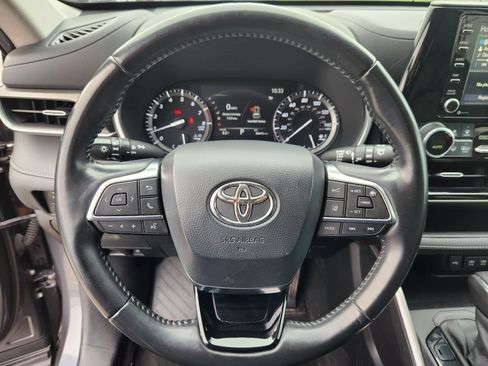 Used 2020 Toyota Highlander XLE AWD/4WD image 9