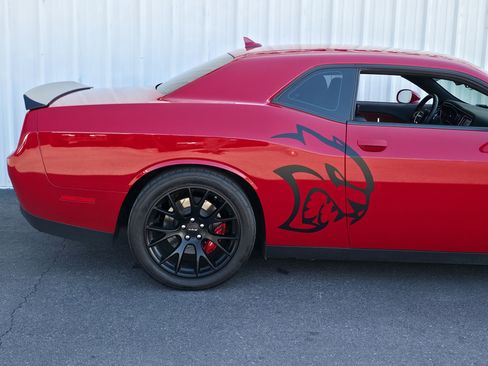 Used 2015 Dodge Challenger SRT Hellcat image 12
