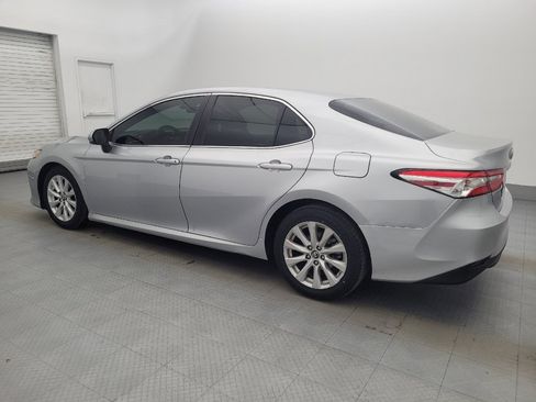 Used 2018 Toyota Camry LE image 3