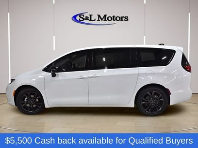 New 2026 Chrysler Pacifica Select