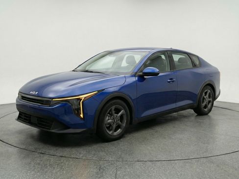 Used 2025 Kia K4 FWD image 3