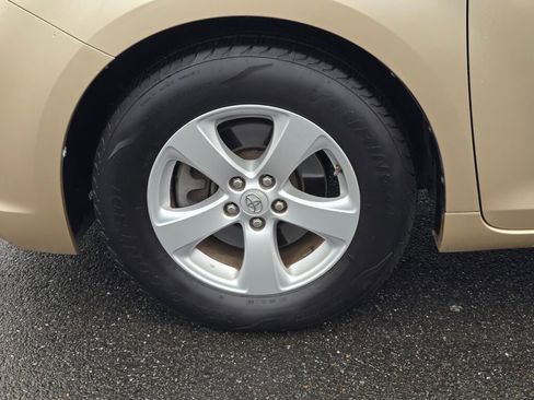 Used 2011 Toyota Sienna LE image 9