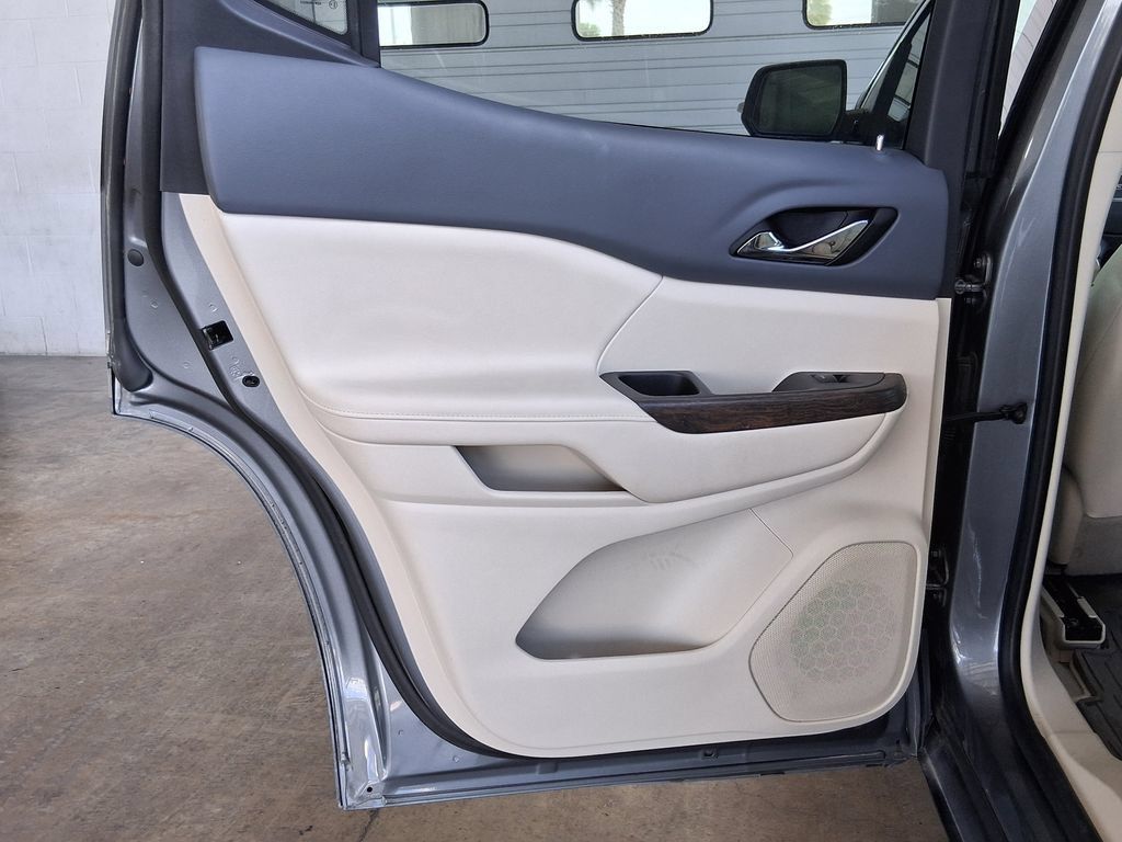 Used 2021 GMC Acadia Denali w/ Denali Technology Package FWD image 21