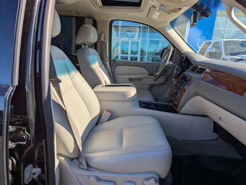 Used 2013 Chevrolet Avalanche LT w/ All-Star Edition AWD/4WD image 39