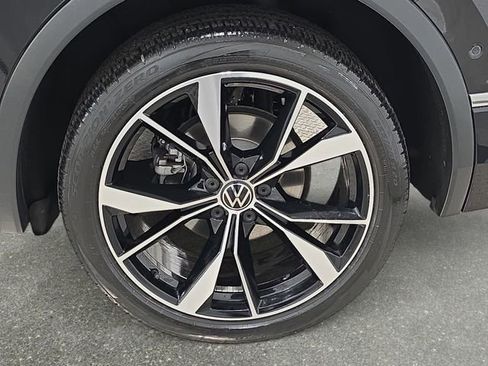 Used 2023 Volkswagen Tiguan SEL R-Line image 33