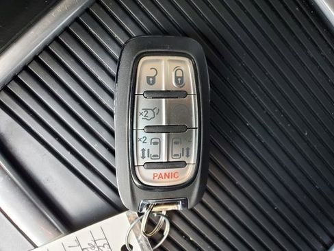 Certified 2024 Chrysler Pacifica Touring-L image 34