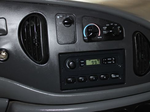 Used 2006 Ford E-350 and Econoline 350 Super Duty RWD image 14