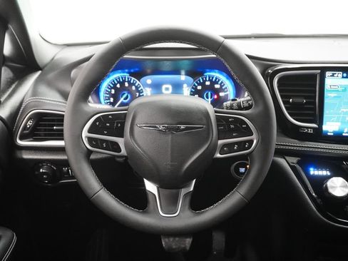 New 2026 Chrysler Pacifica Select FWD image 19