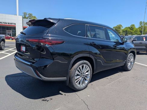 New 2026 Toyota Highlander Platinum AWD/4WD image 4