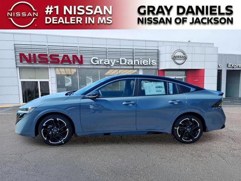 New 2026 Nissan Sentra SR w/ Floor Mat Package FWD image 4