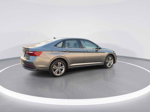 Used 2024 Volkswagen Jetta SE FWD image 8