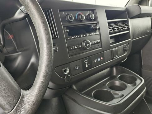 Used 2018 Chevrolet Express 2500 w/ Driver Convenience Package RWD image 10