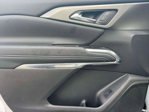 Used 2025 Chevrolet Traverse LT w/ Driver Confidence Package image 17