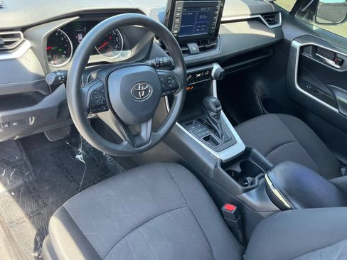 Used 2019 Toyota RAV4 XLE w/ Carpet Mat Package AWD/4WD image 16