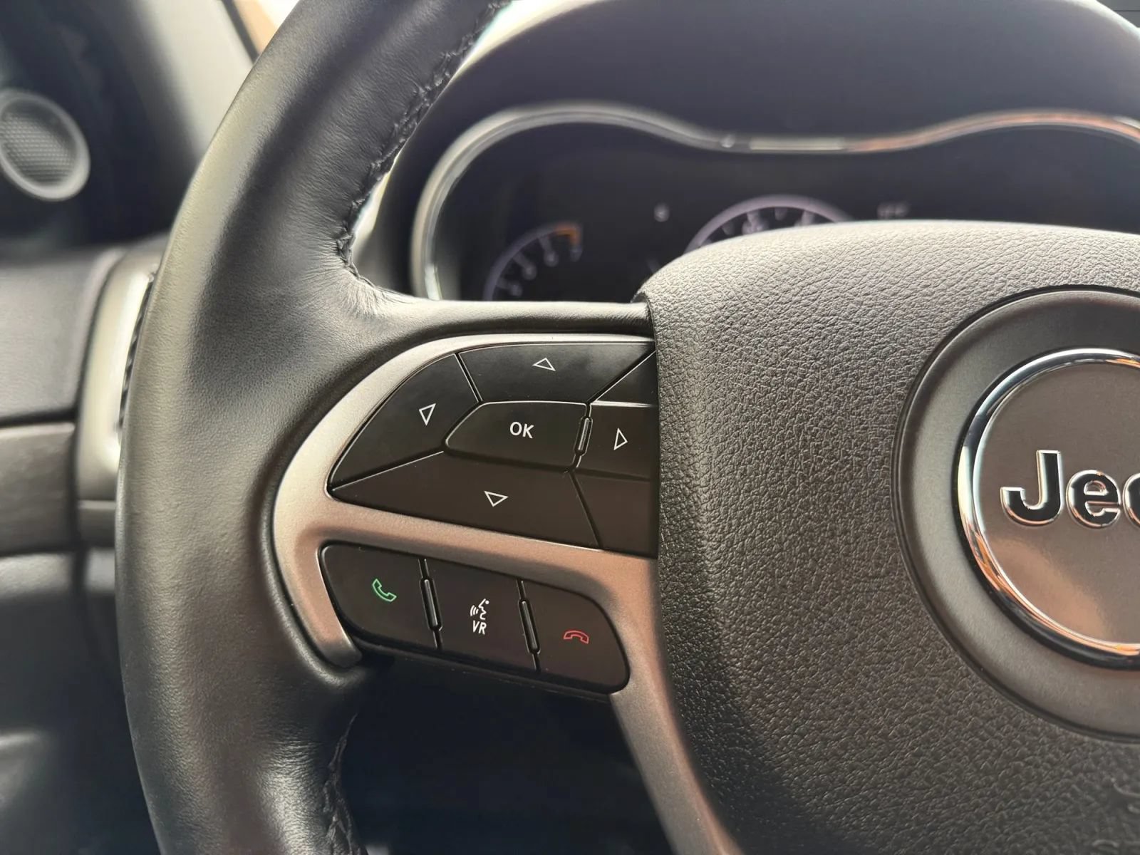Used 2018 Jeep Grand Cherokee Altitude AWD/4WD image 27