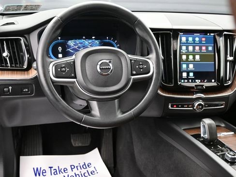 Used 2022 Volvo XC60 B5 Momentum w/ Climate Package image 31